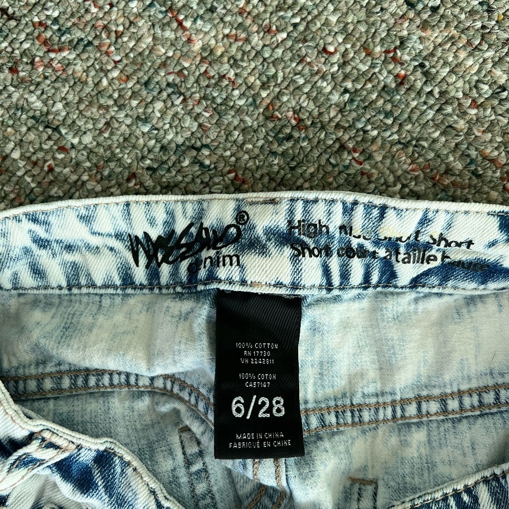 Shorts - Picture 3 of 3